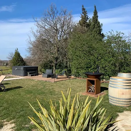 Mon Chemin Prive Bed & Breakfast *